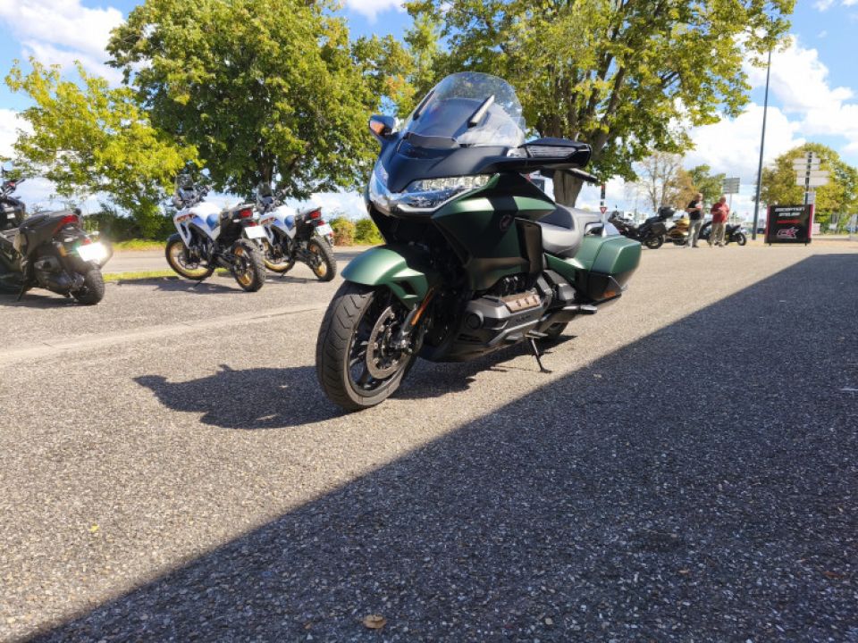 HONDA GOLDWING BAGGER DCT 4