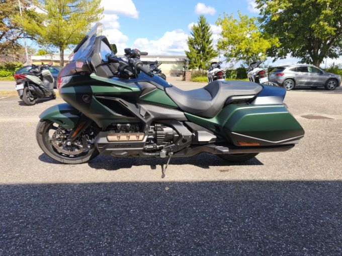 HONDA GOLDWING BAGGER DCT 4