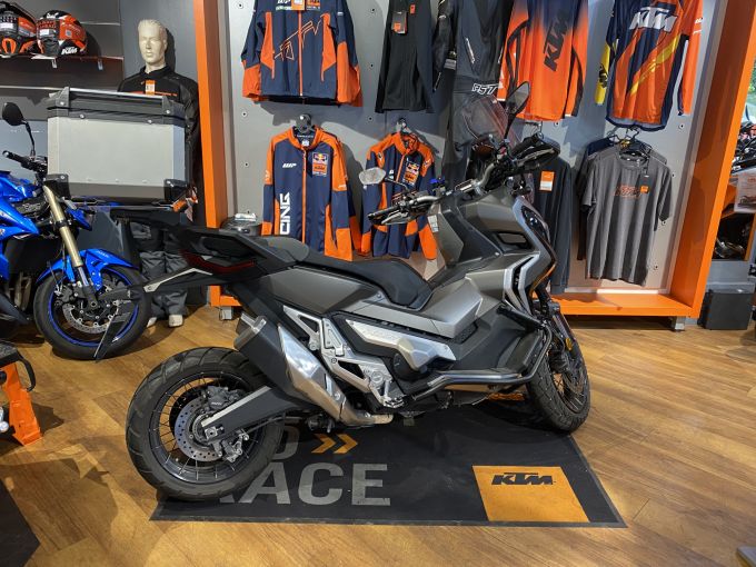 HONDA X-ADV 4
