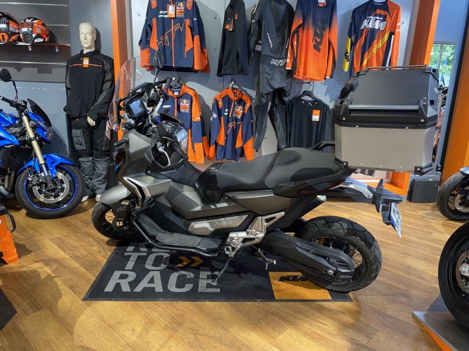 HONDA X-ADV 4