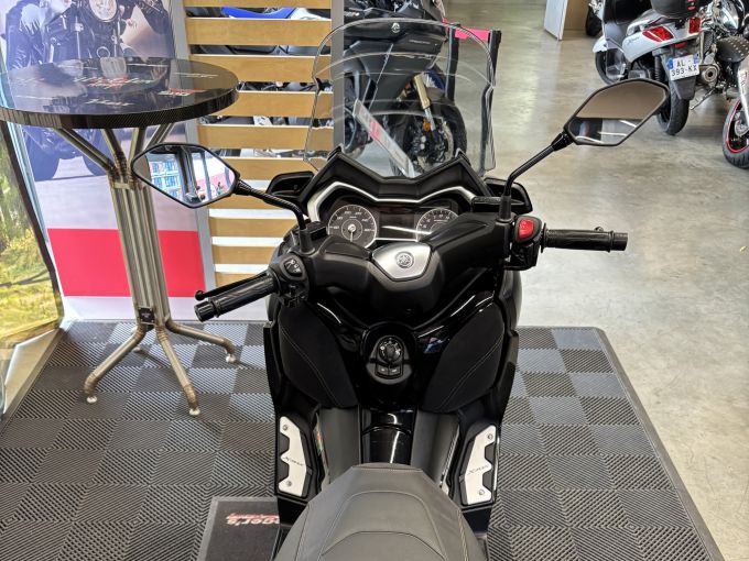 YAMAHA XMAX 125 4