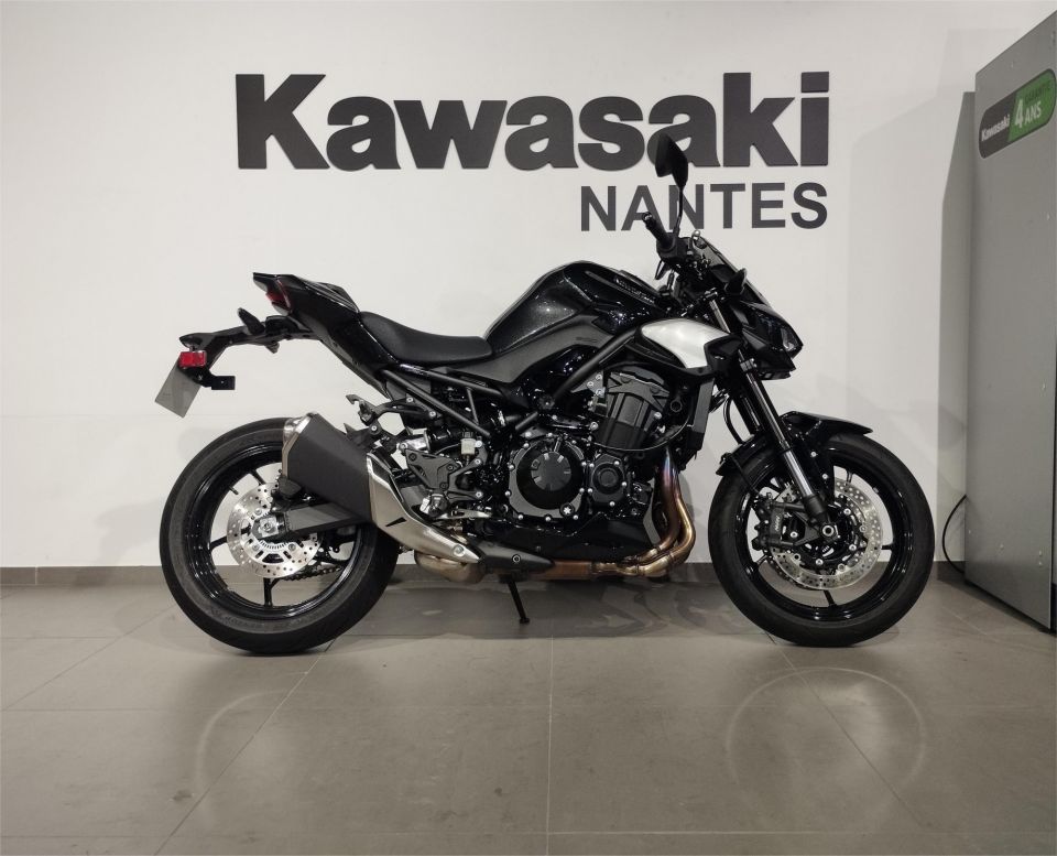 KAWASAKI Z900 A2 4