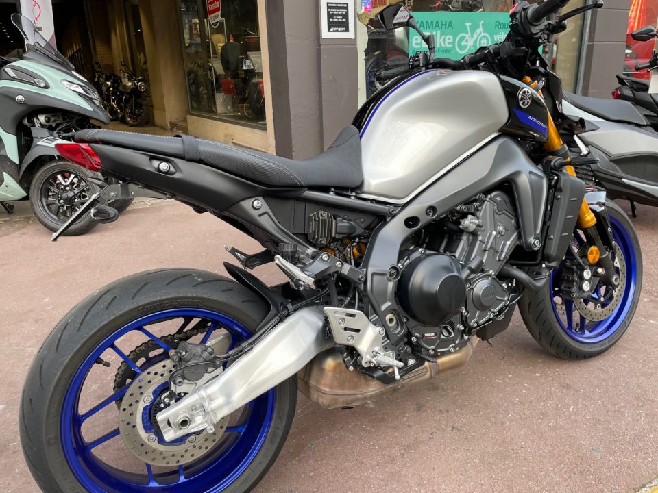 YAMAHA MT-09 4
