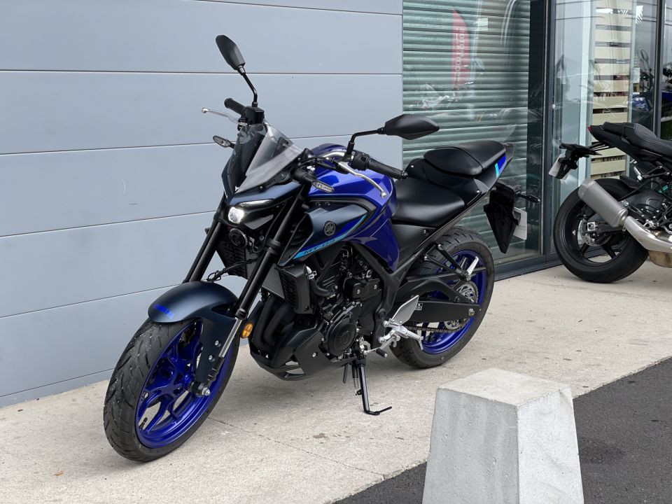 YAMAHA MT-03 4