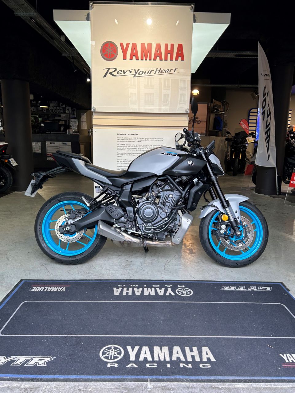 YAMAHA MT-07 4