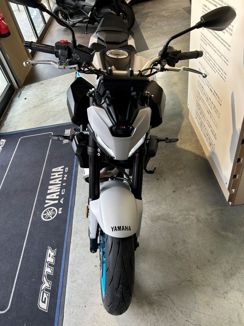 YAMAHA MT-07 4