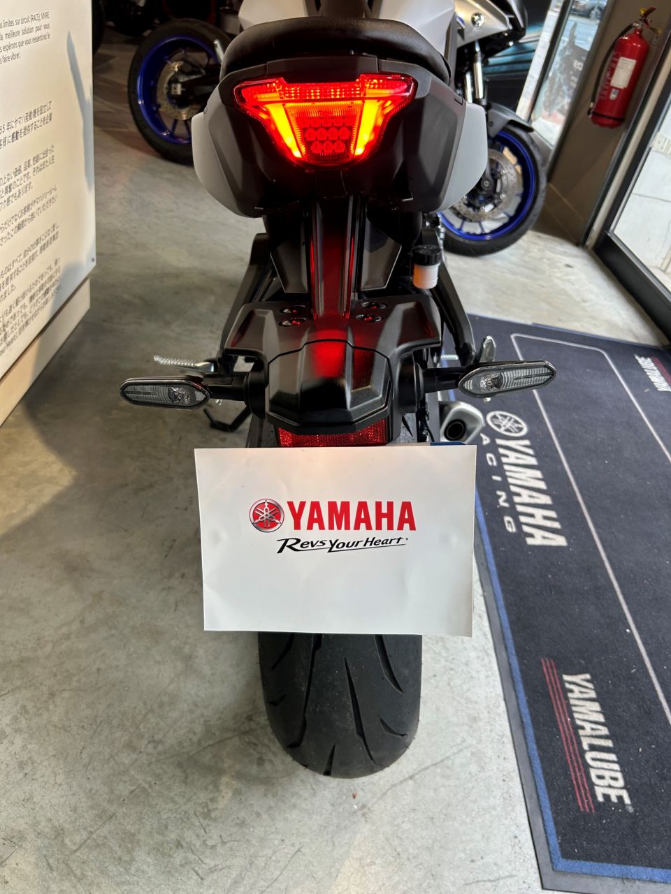 YAMAHA MT-07 4