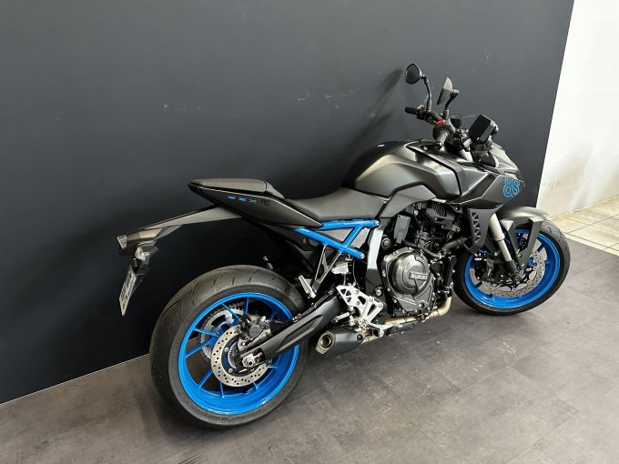 SUZUKI GSX-8S 4