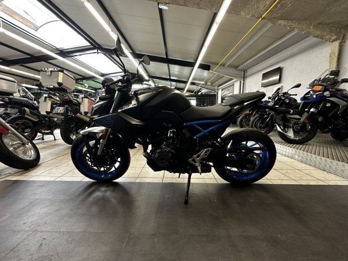SUZUKI GSX-8S 4