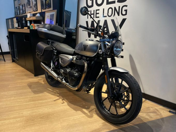 TRIUMPH STREET TWIN 900 EC1 Edition 4