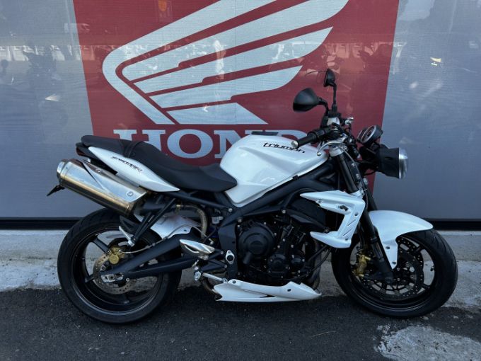 TRIUMPH STREET TRIPLE 675 4