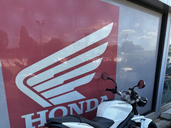 TRIUMPH STREET TRIPLE 675 4