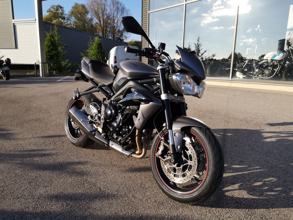 TRIUMPH STREET TRIPLE 675 R 4