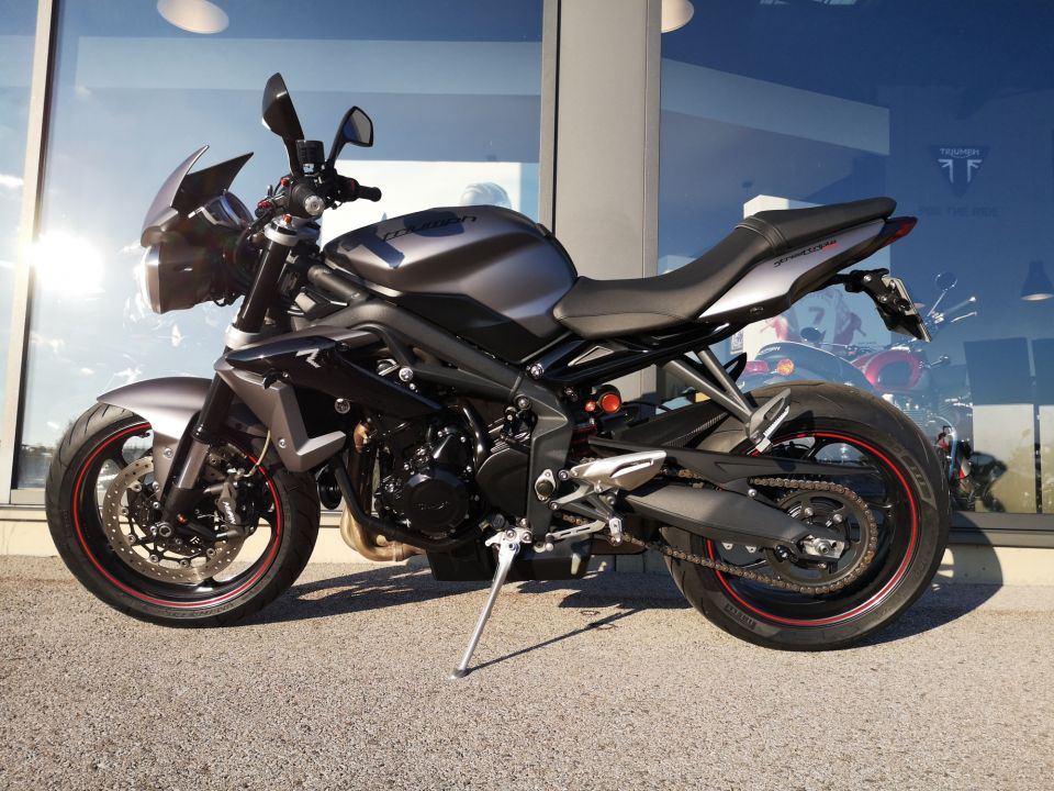 TRIUMPH STREET TRIPLE 675 R 4