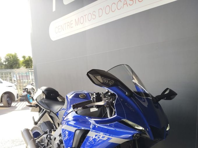YAMAHA YZF 1000 R1 4