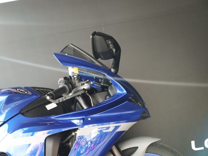 YAMAHA YZF 1000 R1 4