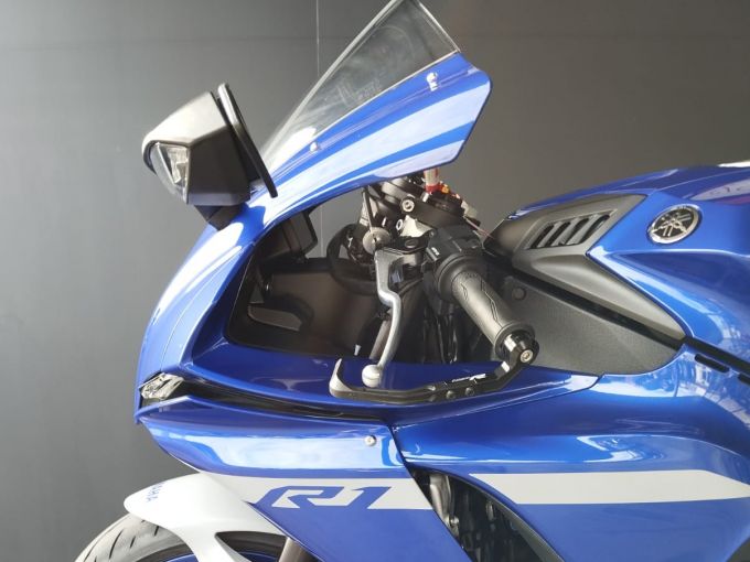 YAMAHA YZF 1000 R1 4
