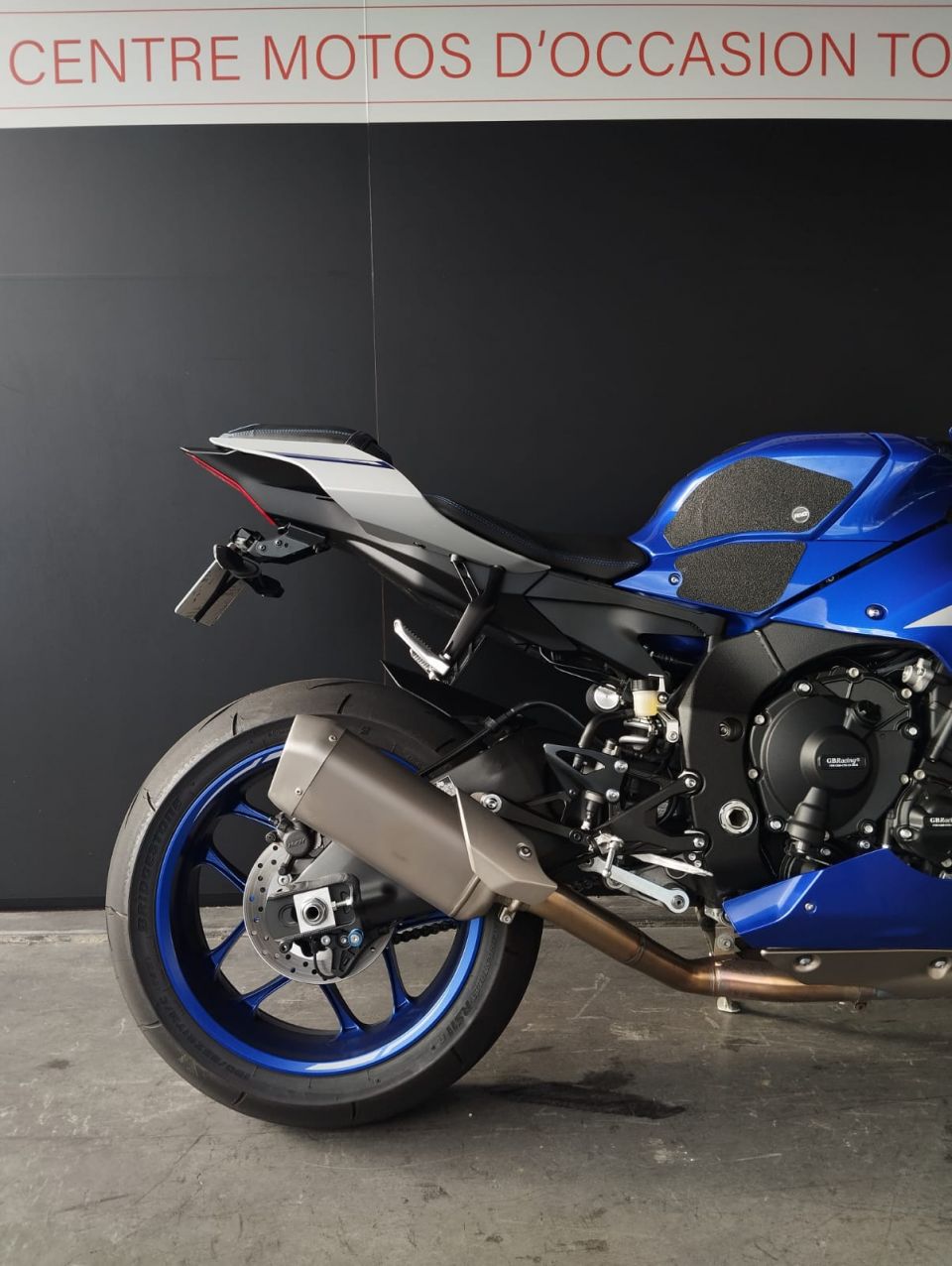 YAMAHA YZF 1000 R1 4