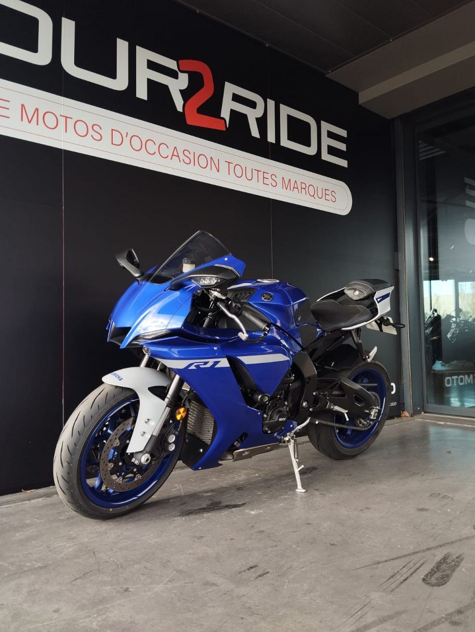 YAMAHA YZF 1000 R1 4