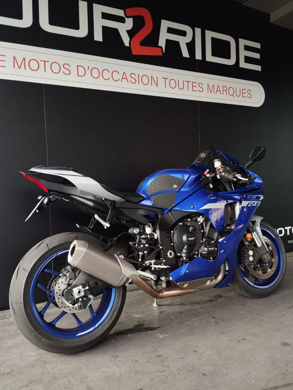YAMAHA YZF 1000 R1 4