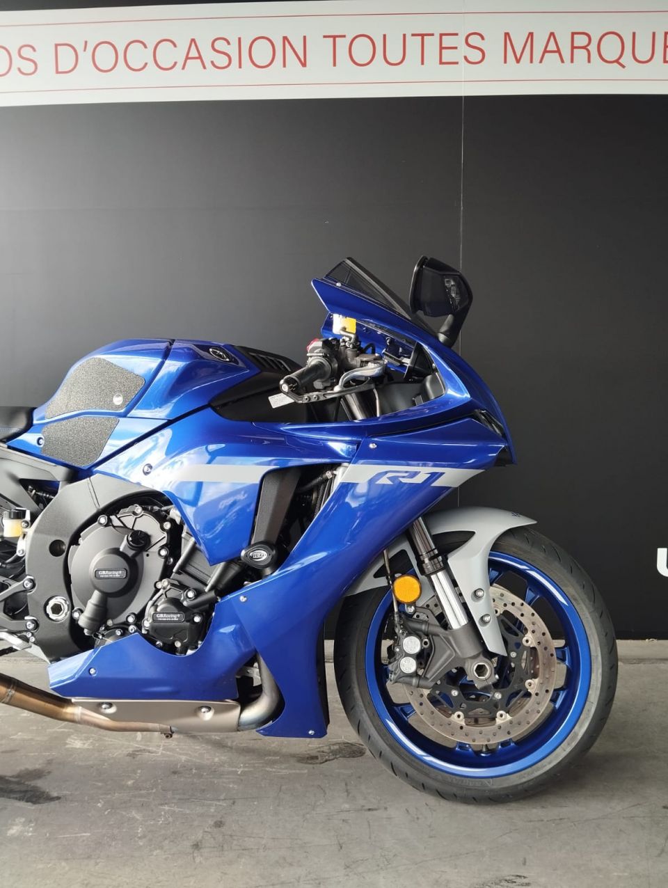 YAMAHA YZF 1000 R1 4