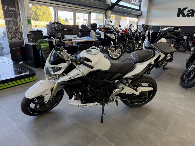 SUZUKI GSR 750 4