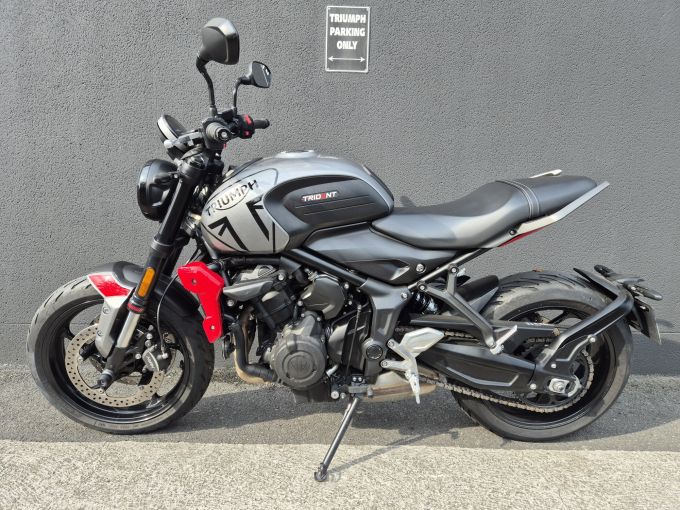 TRIUMPH TRIDENT 660 4