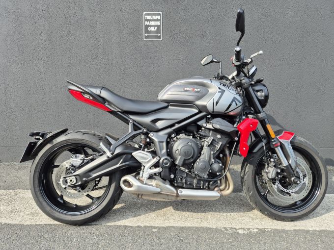 TRIUMPH TRIDENT 660 4