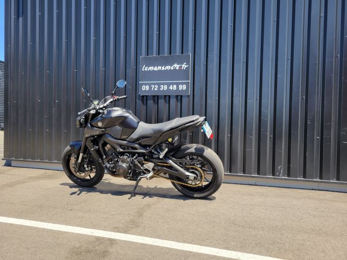 YAMAHA MT-09 4