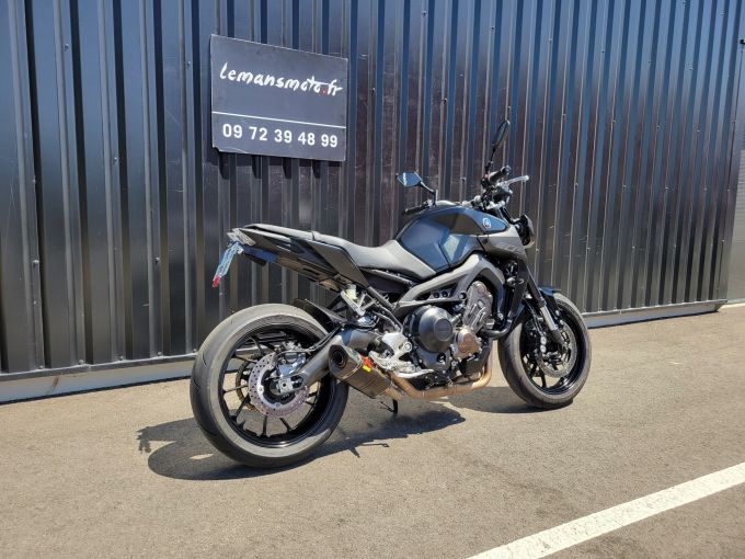 YAMAHA MT-09 4
