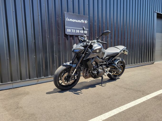 YAMAHA MT-09 4