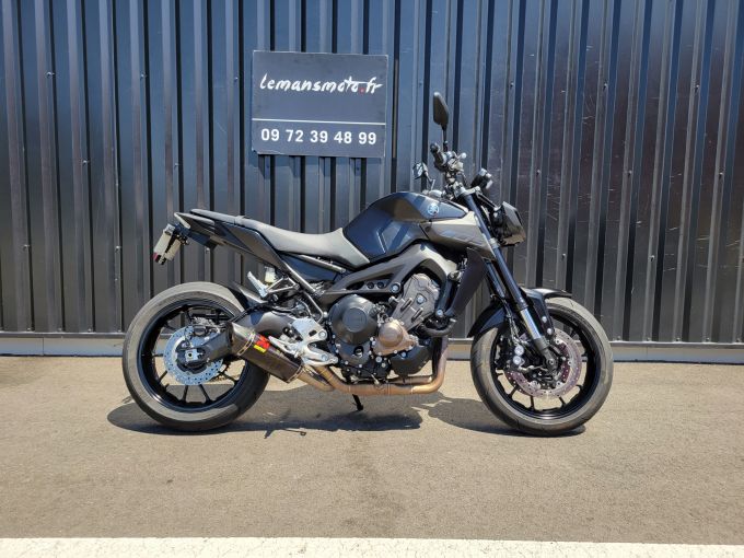 YAMAHA MT-09 4