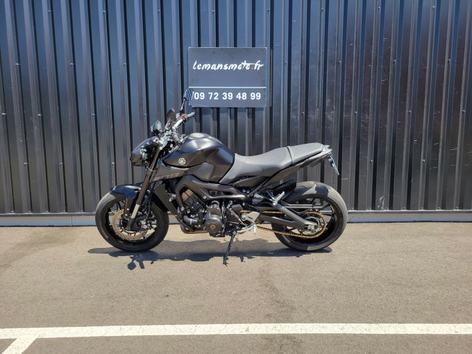 YAMAHA MT-09 4
