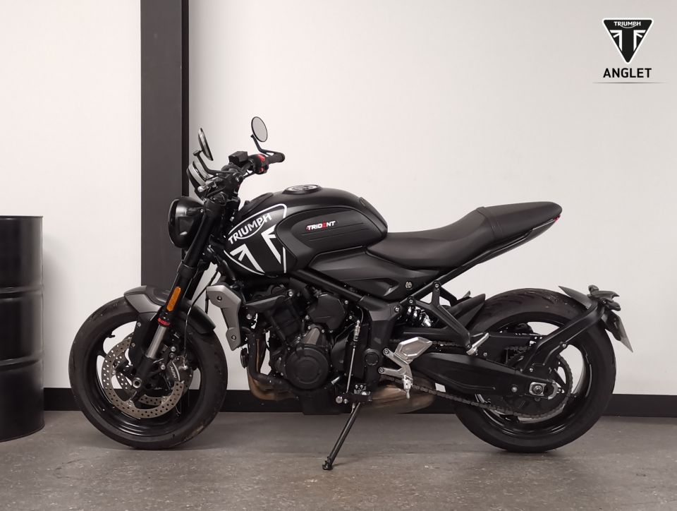 TRIUMPH TRIDENT 660 4