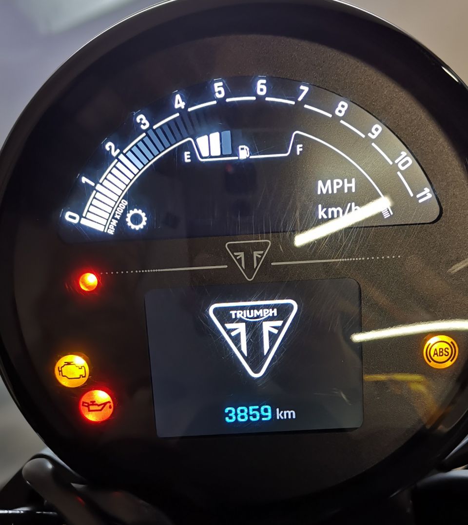 TRIUMPH TRIDENT 660 4