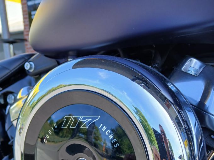 HARLEY-DAVIDSON SOFTAIL STREET BOB 117 4
