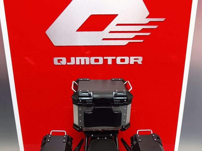 QJ MOTOR SRT 900 SX 4
