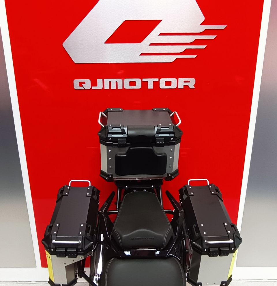 QJ MOTOR SRT 900 SX 4