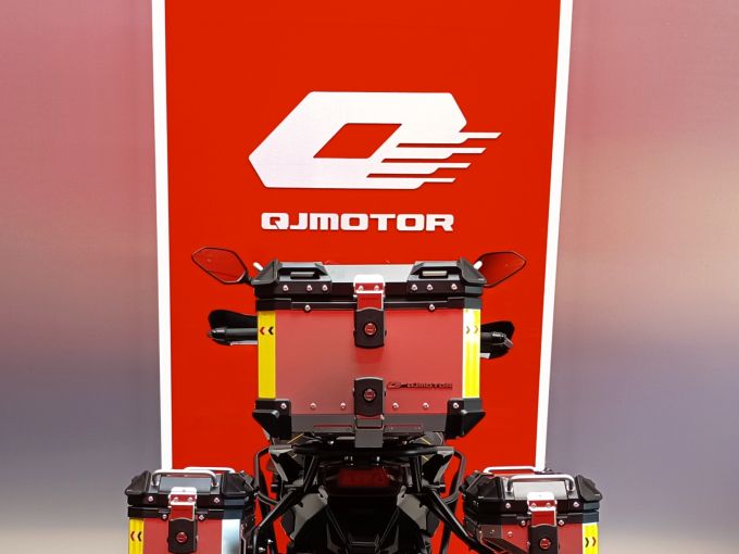 QJ MOTOR SRT 900 SX 4