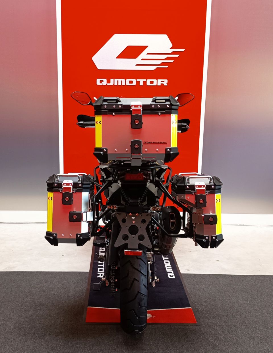 QJ MOTOR SRT 900 SX 4