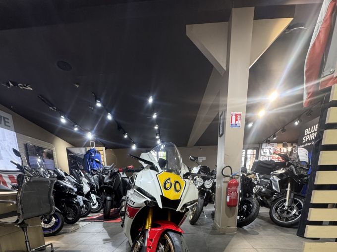 YAMAHA YZF-R1 WORLD GP 60TH ANNIVERSARY 4
