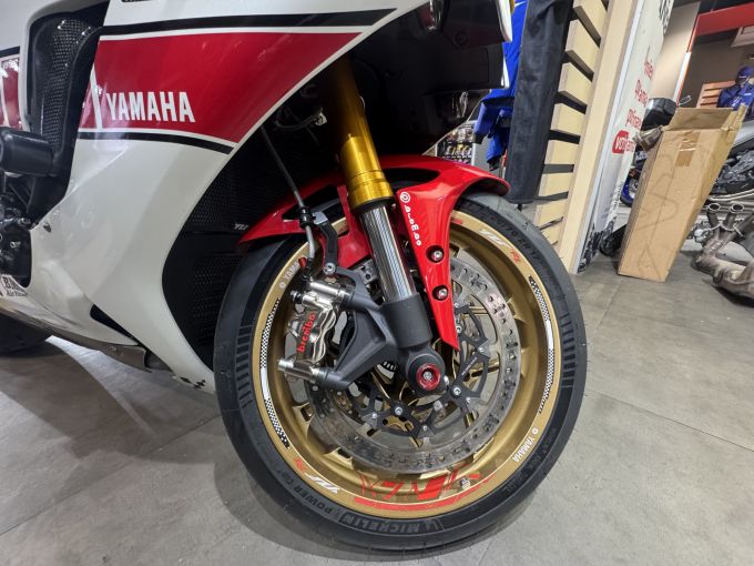 YAMAHA YZF-R1 WORLD GP 60TH ANNIVERSARY 4