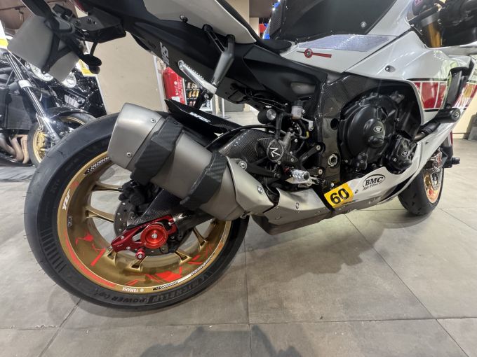 YAMAHA YZF-R1 WORLD GP 60TH ANNIVERSARY 4
