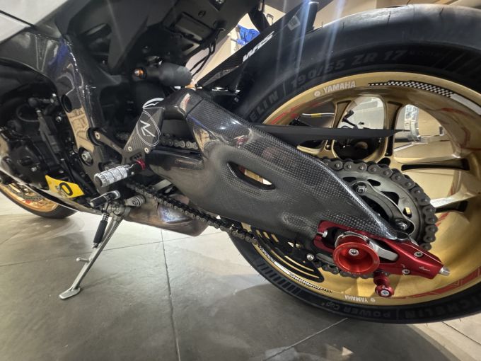 YAMAHA YZF-R1 WORLD GP 60TH ANNIVERSARY 4