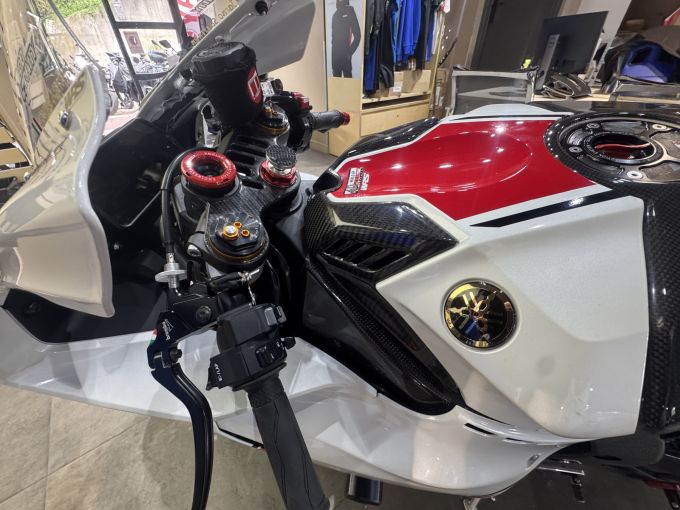 YAMAHA YZF-R1 WORLD GP 60TH ANNIVERSARY 4
