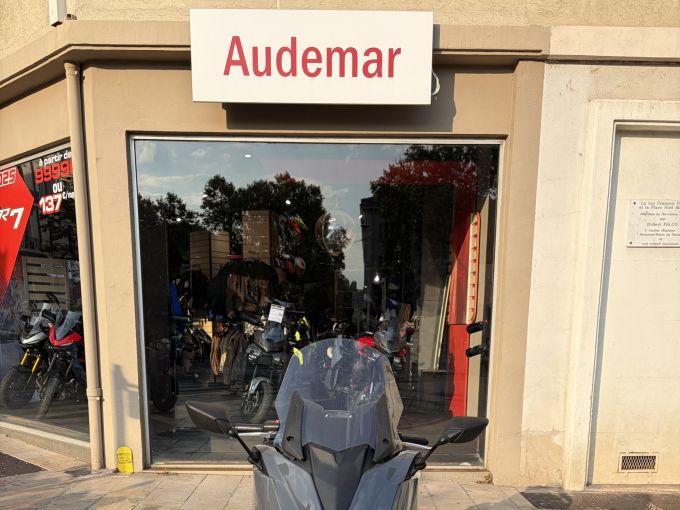 YAMAHA XP T-MAX 560 TECH MAX 4