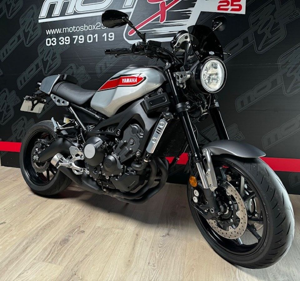 YAMAHA XSR 900 ABS 4