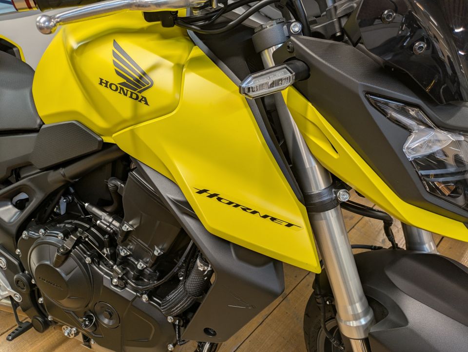 HONDA CB 750 HORNET 4