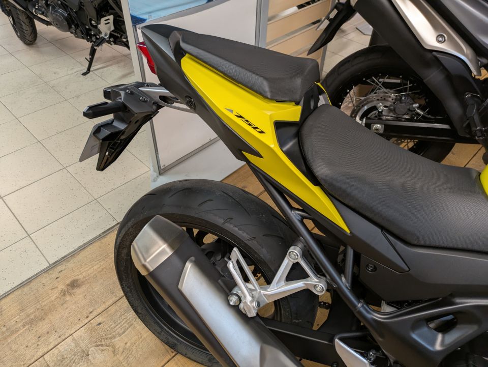 HONDA CB 750 HORNET 4