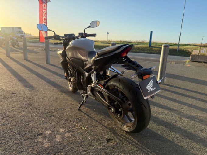 HONDA CB650R Neo Sports Café 4